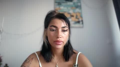 Snapshot of marakuia054 chatting on 10-21-25, 06:03 Marakuia online show from 10-21-25, 06:03