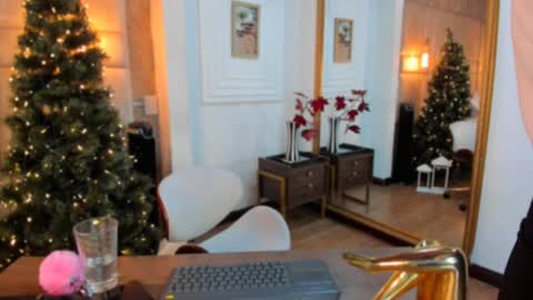 Mara Torres online show from 12-12-24, 07:48