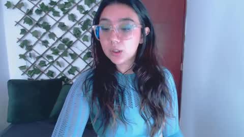 Snapshot of marce_bunny chatting on 09-29-25, 04:01 Marcela online show from 09-29-25, 04:01