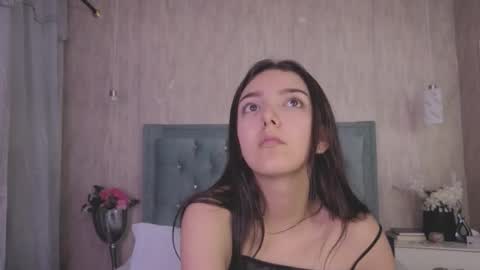 Snapshot of marcelaa_fox chatting on 10-17-25, 08:44 Marcela online show from 10-17-25, 08:44