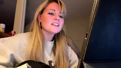 Marci Wallace online show from 11-20-25, 02:45