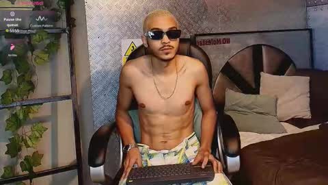 Snapshot of marcusrain_ chatting on 02-04-26, 03:23 Marcus online show from 02-04-26, 03:23