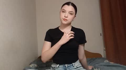 Mia online show from 02-09-26, 04:44