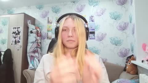 Lea online show from 12-19-25, 03:52