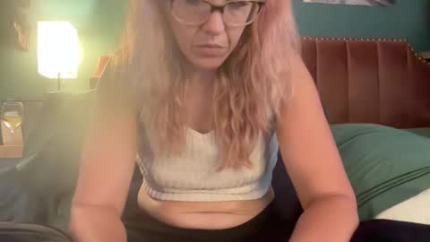 Elle online show from 11-20-25, 09:58