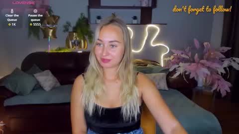 Snapshot of margosugar chatting on 10-16-25, 06:36 MargoSugar online show from 10-16-25, 06:36