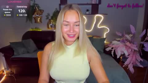 Snapshot of margosugar chatting on 10-25-25, 06:10 MargoSugar online show from 10-25-25, 06:10