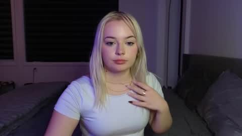 Snapshot of margot_robbie7 chatting on 10-08-25, 10:51 margot_robbie7 online show from 10-08-25, 10:51