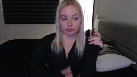 Snapshot of margot_robbie7 chatting on 11-03-25, 11:15 margot_robbie7 online show from 11-03-25, 11:15