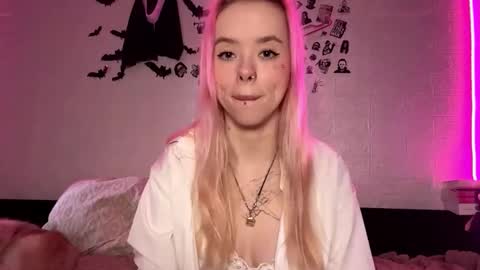 Snapshot of margueritatubman chatting on 12-16-25, 12:21 Sofia online show from 12-16-25, 12:21