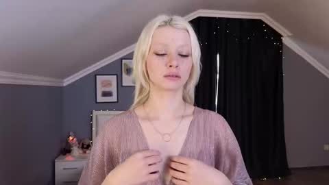 Snapshot of mari_clay chatting on 02-28-26, 10:27 Milena online show from 02-28-26, 10:27