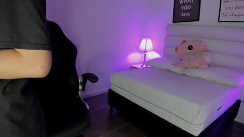 mari_salgado online show from 12-22-24, 11:11