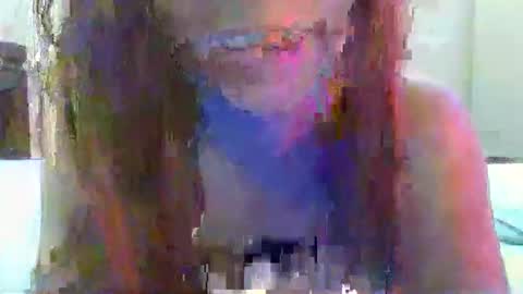 Snapshot of maria_eugenia chatting on 11-10-25, 03:05 Mareu online show from 11-10-25, 03:05