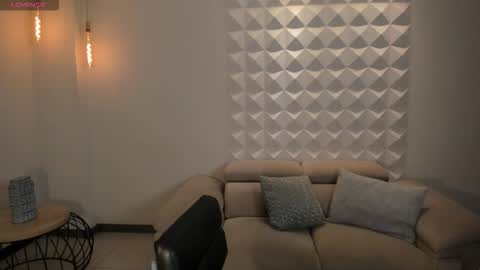 MARIA HERRERA  online show from 10-19-25, 05:13