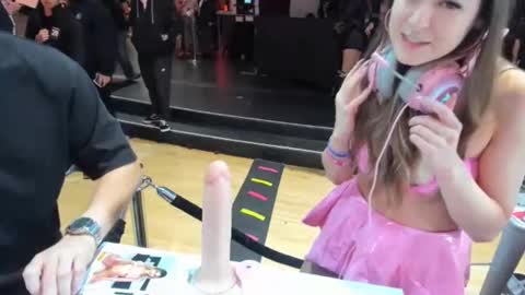 Snapshot of mariahpinkkitty chatting on 01-18-25, 01:08 Pinkkitty online show from 01-18-25, 01:08