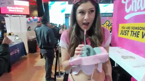 Snapshot of mariahpinkkitty chatting on 01-18-25, 11:00 Pinkkitty online show from 01-18-25, 11:00