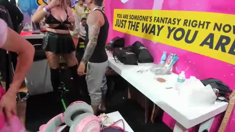 Snapshot of mariahpinkkitty chatting on 01-19-25, 02:04 Pinkkitty online show from 01-19-25, 02:04