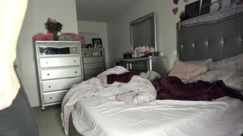 Snapshot of mariahpinkkitty chatting on 02-18-25, 04:15 Pinkkitty online show from 02-18-25, 04:15