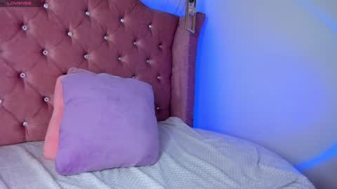 Snapshot of mariam__cute chatting on 12-18-24, 10:24 online show from 12-18-24, 10:24