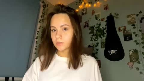 Mia online show from 09-18-25, 04:42