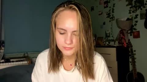 Mia online show from 09-22-25, 04:53
