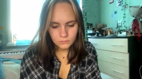 Mia online show from 09-24-25, 10:18