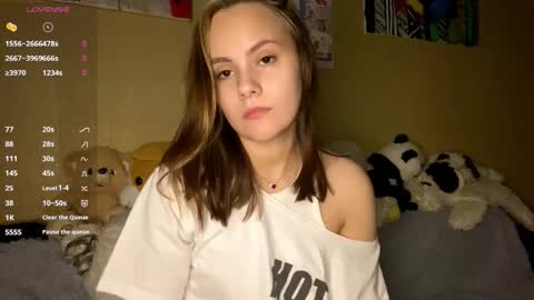 Mia online show from 10-04-25, 04:49
