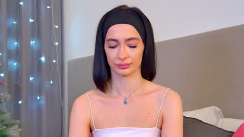 MariaMenson online show from 12-17-24, 10:00