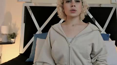 Snapshot of marian_pinzon chatting on 09-21-25, 02:46 Marian online show from 09-21-25, 02:46