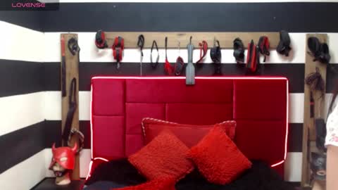 Marian online show from 10-21-25, 05:08