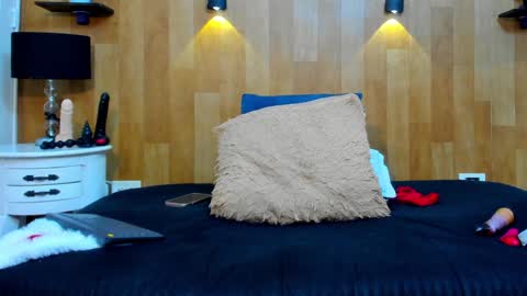 Mariana Angel online show from 12-19-24, 09:17