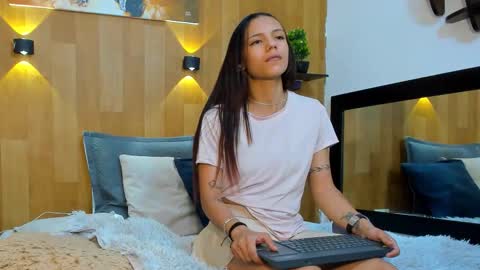 Mariana Angel online show from 10-06-25, 07:00