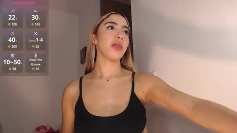 Mariana online show from 11-29-25, 01:08