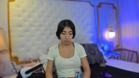 Snapshot of mariana_kalo chatting on 12-20-25, 11:17 Mariana online show from 12-20-25, 11:17