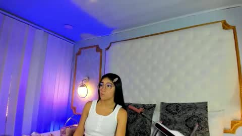Snapshot of mariana_kalo chatting on 01-12-26, 11:04 Mariana online show from 01-12-26, 11:04