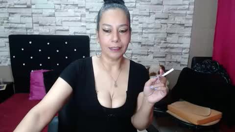 Snapshot of mariana_night chatting on 11-25-25, 06:24 mariana_night online show from 11-25-25, 06:24