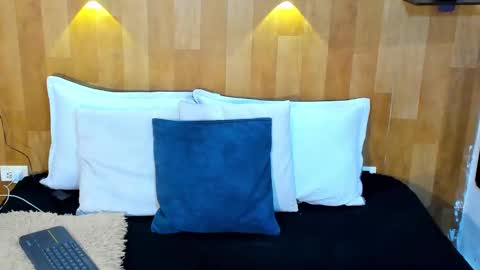 Mariana Angel online show from 10-23-25, 07:01