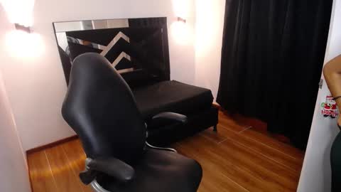 Mariana online show from 12-21-25, 03:46