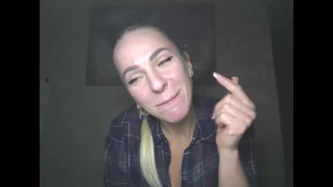 Snapshot of marianna1977 chatting on 01-15-26, 06:44 marianna1977 online show from 01-15-26, 06:44