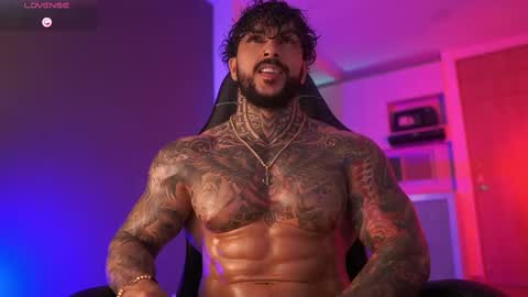 Snapshot of mariano_costa chatting on 10-21-25, 03:40 Mariano Costa online show from 10-21-25, 03:40