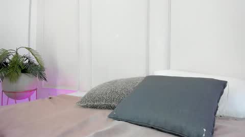 Maria Pettit online show from 11-29-25, 11:35