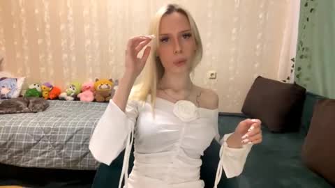 Molly online show from 09-14-25, 06:23