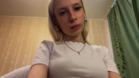 Molly online show from 09-18-25, 07:32