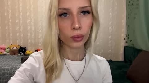 Molly online show from 09-22-25, 07:21