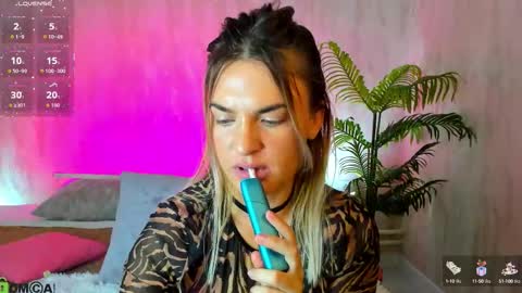 Mariel online show from 10-14-25, 01:06