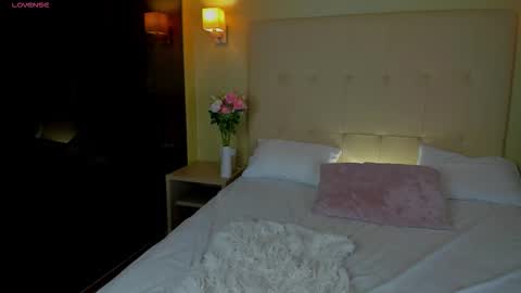 Snapshot of mariel_lie chatting on 12-03-25, 01:57 Mariel online show from 12-03-25, 01:57