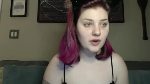 Snapshot of marigoldrue chatting on 03-01-25, 02:15 marigoldrue online show from 03-01-25, 02:15