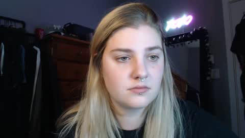 Snapshot of marigoldrue chatting on 09-14-25, 01:38 marigoldrue online show from 09-14-25, 01:38