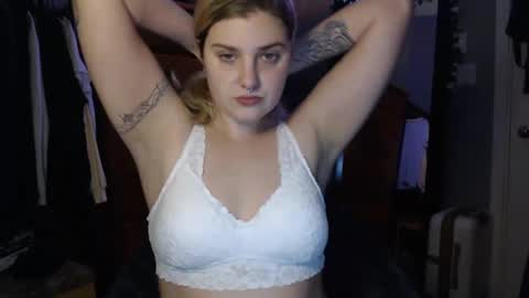 Snapshot of marigoldrue chatting on 09-26-25, 03:10 marigoldrue online show from 09-26-25, 03:10