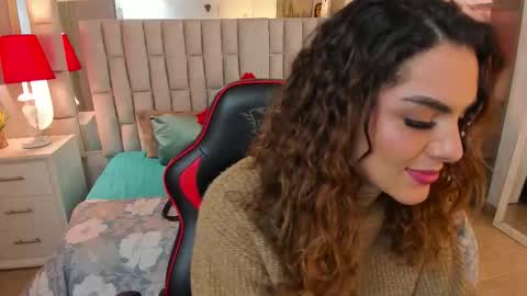 Snapshot of mariiahneedles chatting on 10-11-25, 12:32 mariiahneedles online show from 10-11-25, 12:32